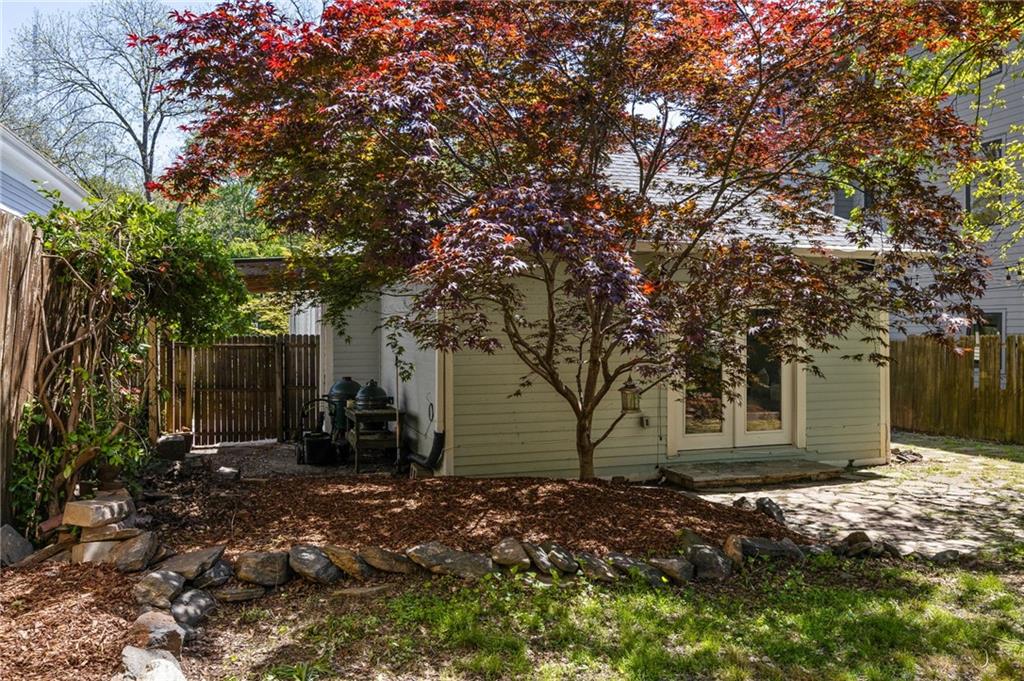 136 Flora Avenue NE