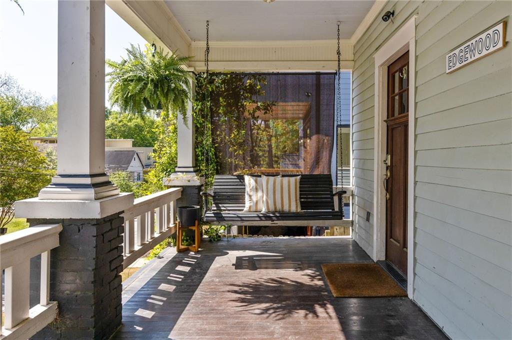 136 Flora Avenue NE