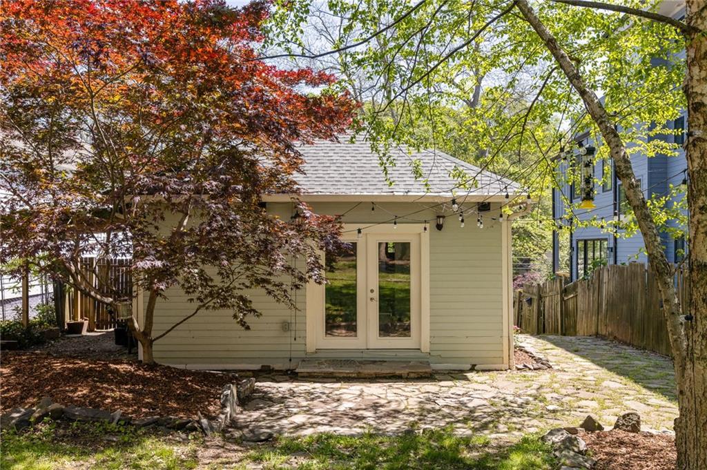 136 Flora Avenue NE