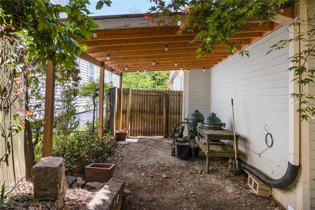 136 Flora Avenue NE