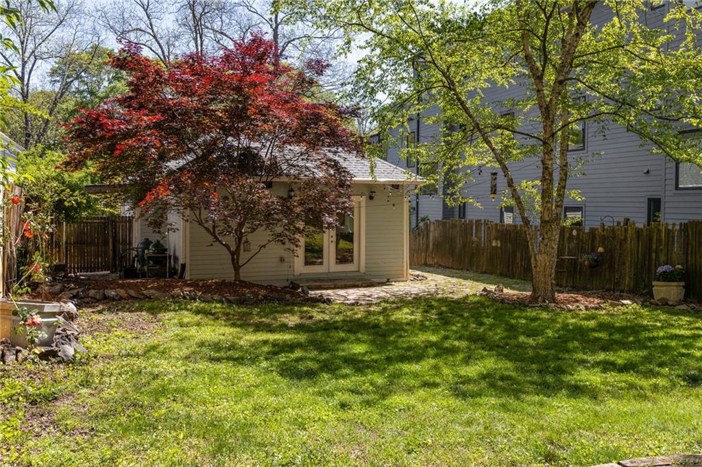 136 Flora Avenue NE