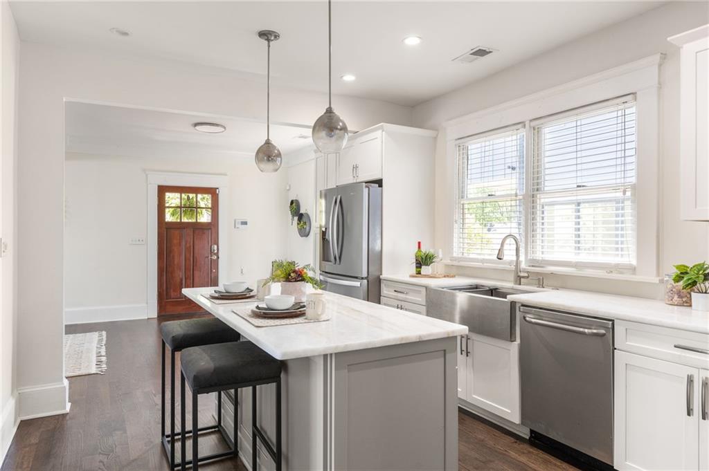 136 Flora Avenue NE