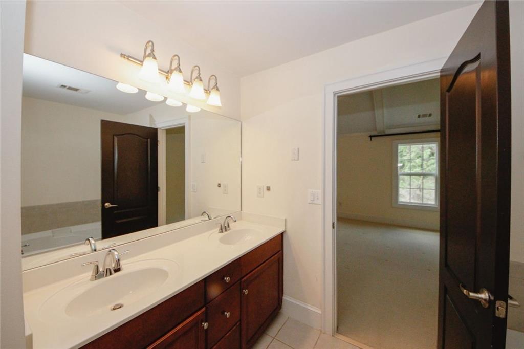 2418 Dresden Parc Circle NE