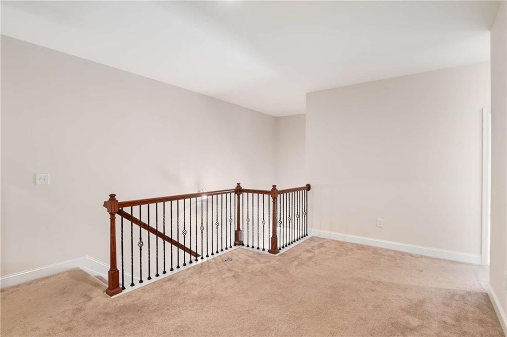 1983 Silver Birch Drive SE