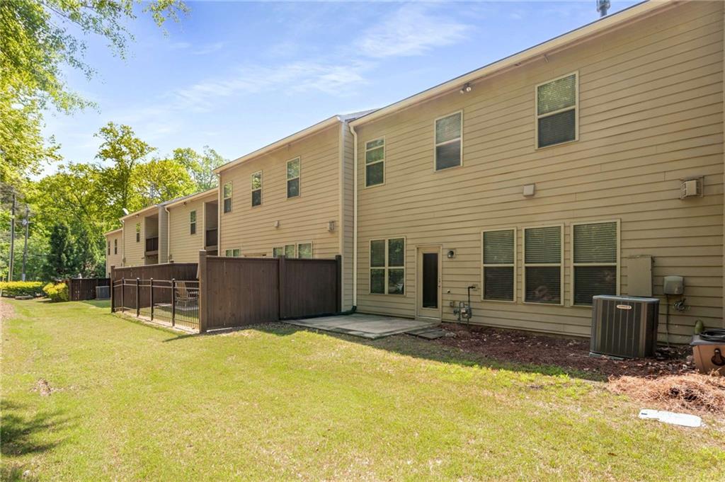 1983 Silver Birch Drive SE