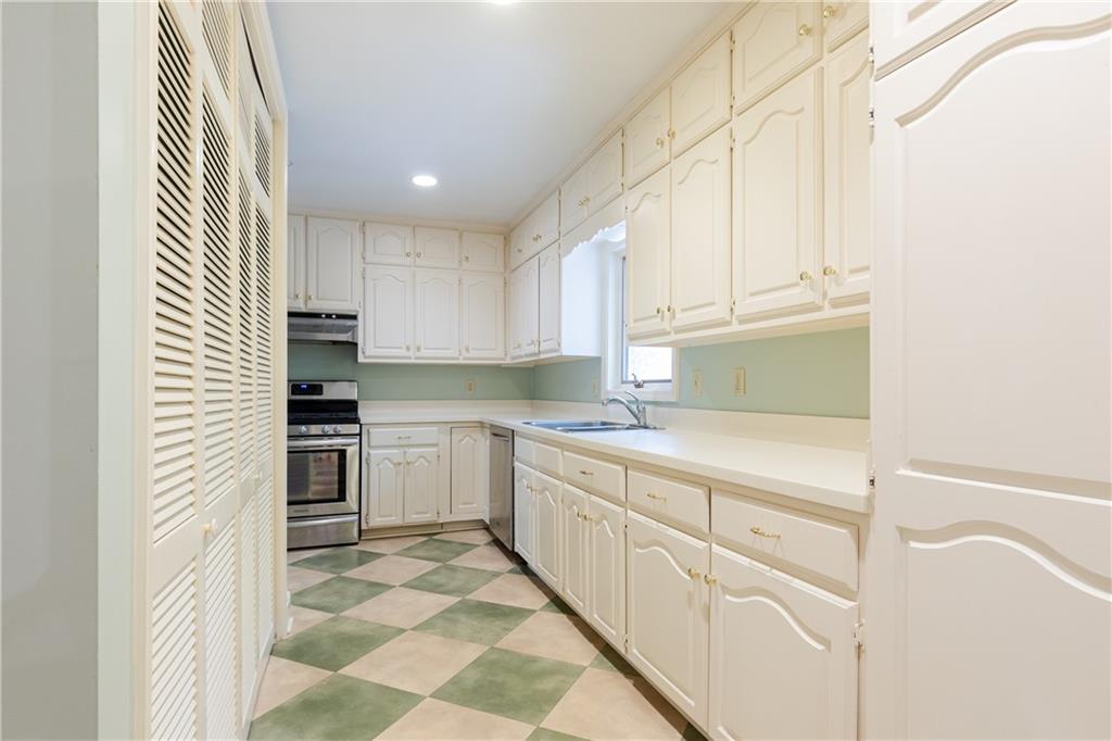 1894 W Wesley Road NW