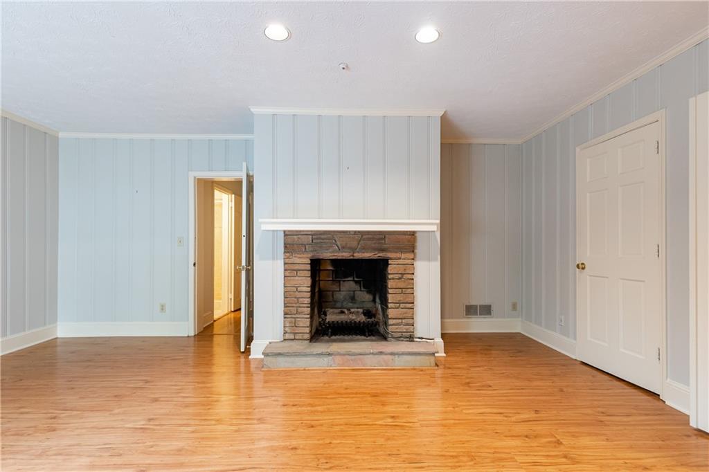 1894 W Wesley Road NW