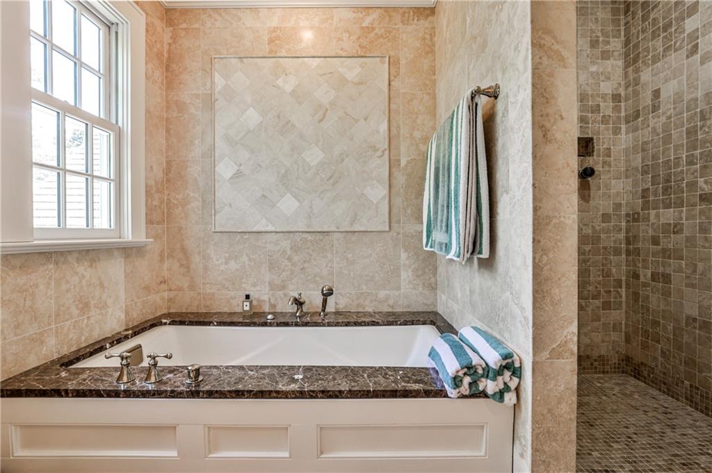 272 Rumson Road NE