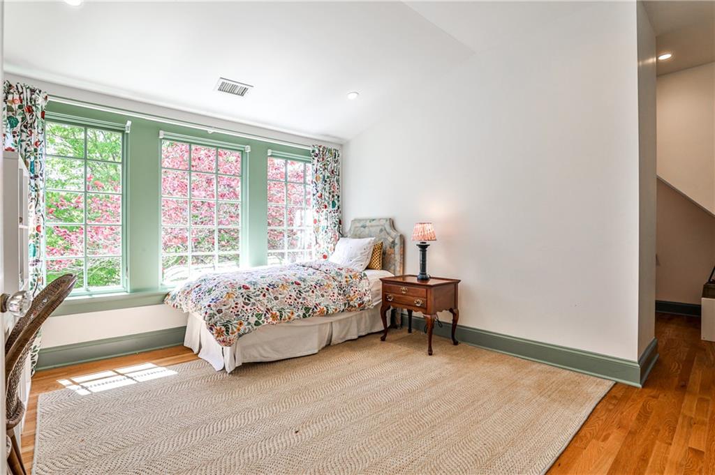 272 Rumson Road NE