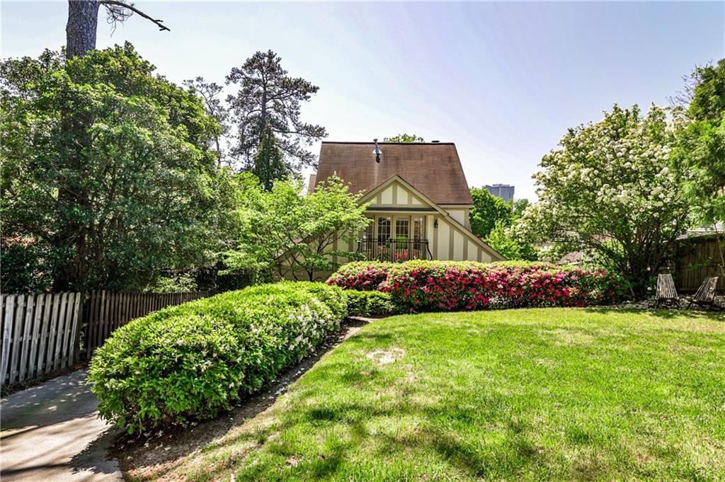 272 Rumson Road NE