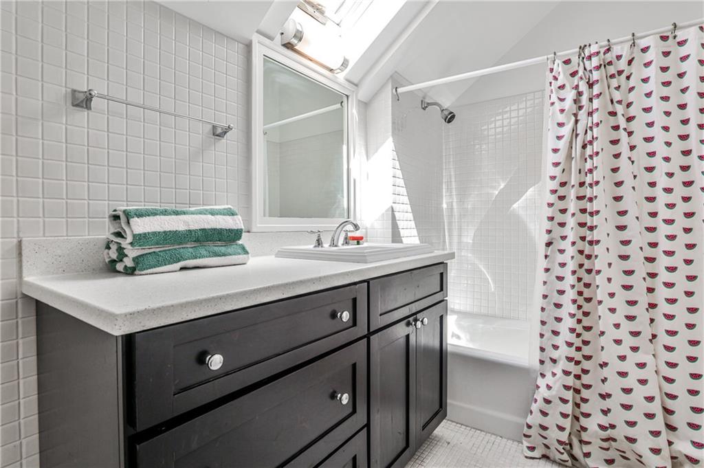 272 Rumson Road NE