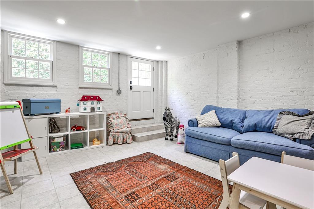 272 Rumson Road NE