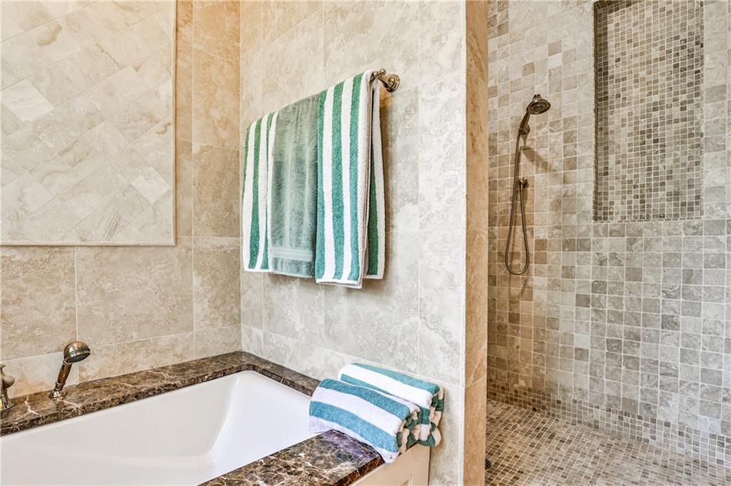 272 Rumson Road NE