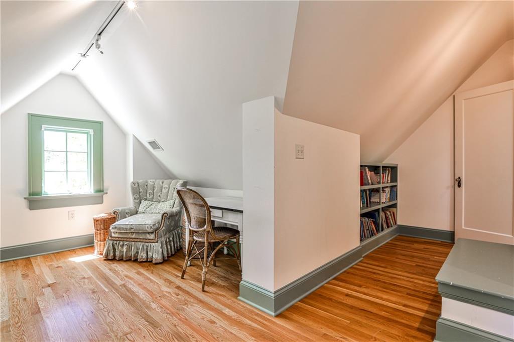 272 Rumson Road NE