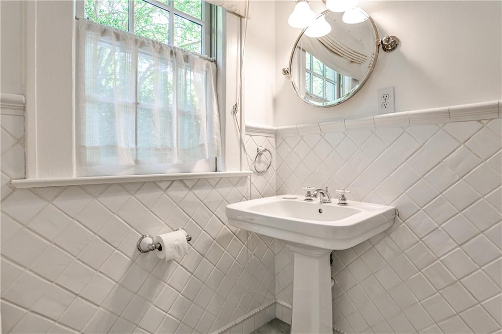 272 Rumson Road NE