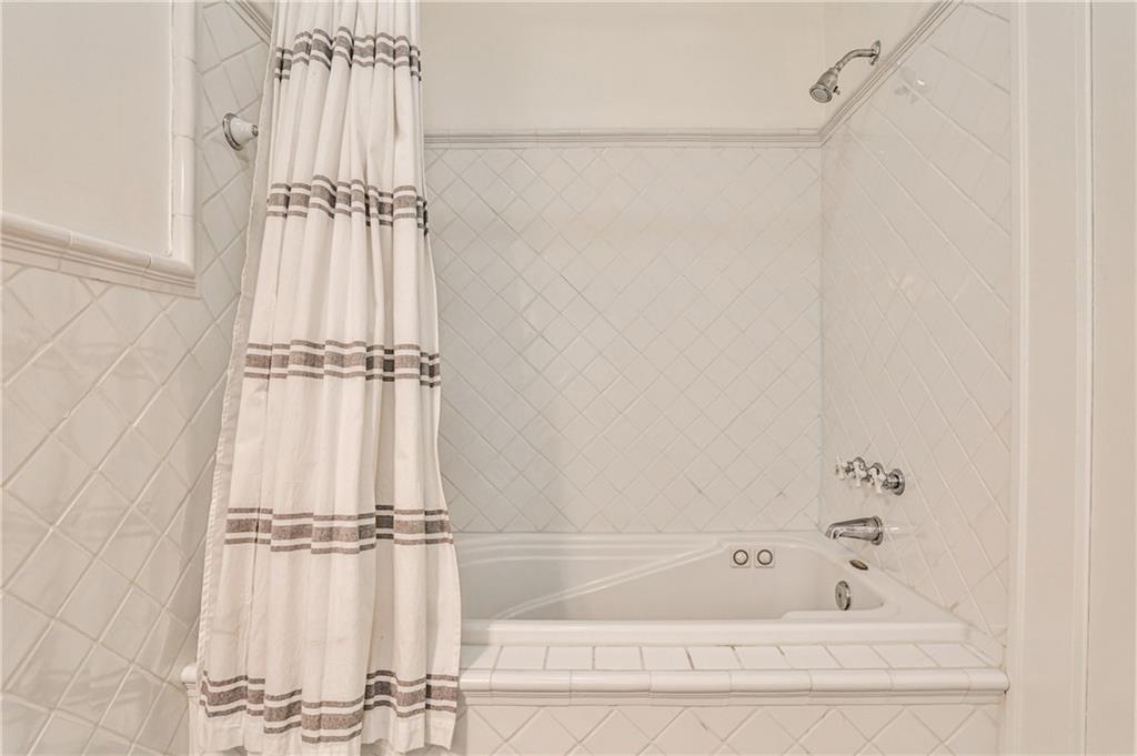 272 Rumson Road NE