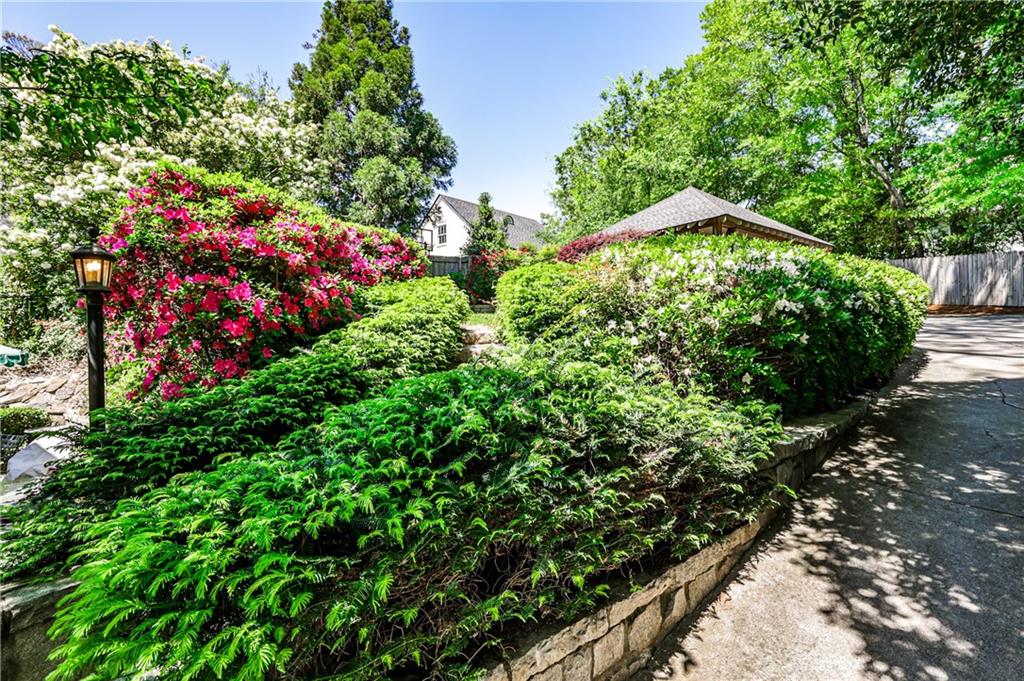 272 Rumson Road NE