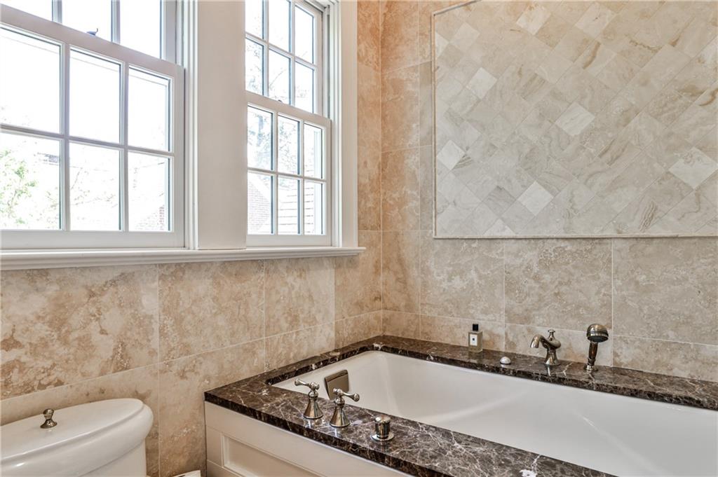 272 Rumson Road NE