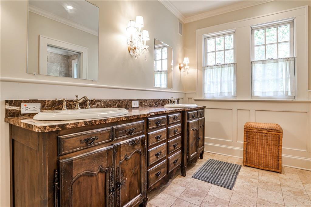 272 Rumson Road NE