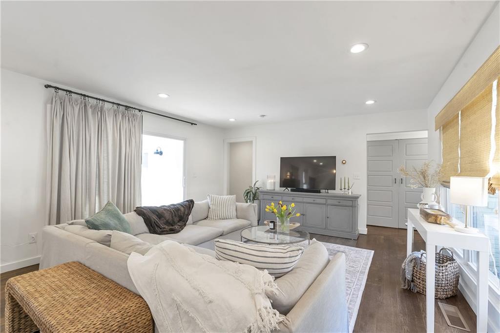 3896 Longview Drive