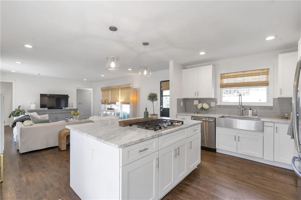 3896 Longview Drive