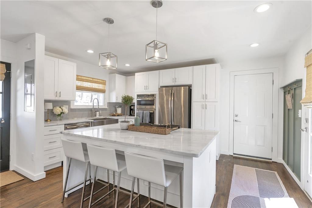3896 Longview Drive