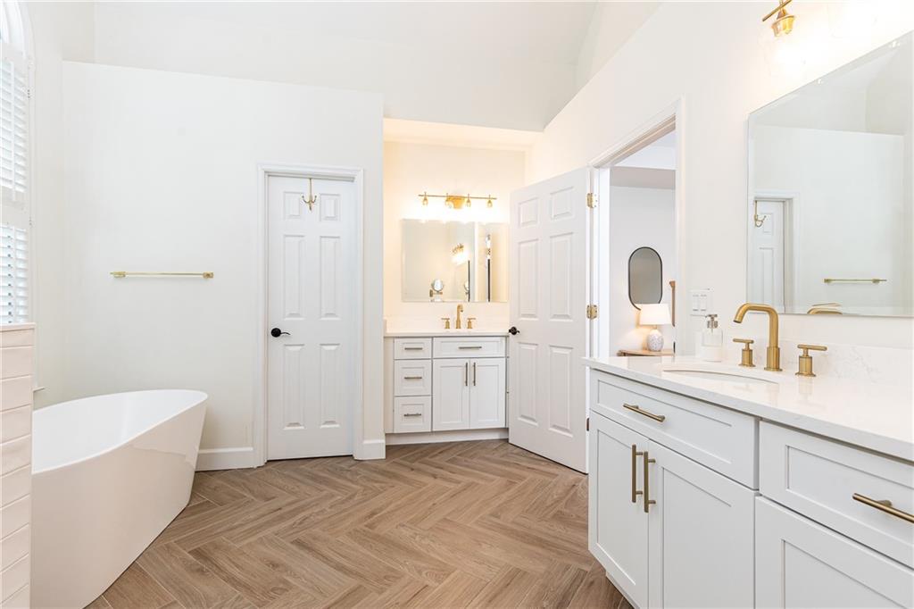 11140 Brookhollow Trail