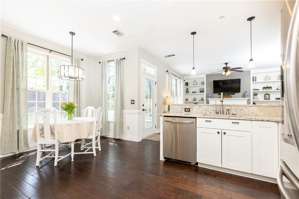 11140 Brookhollow Trail