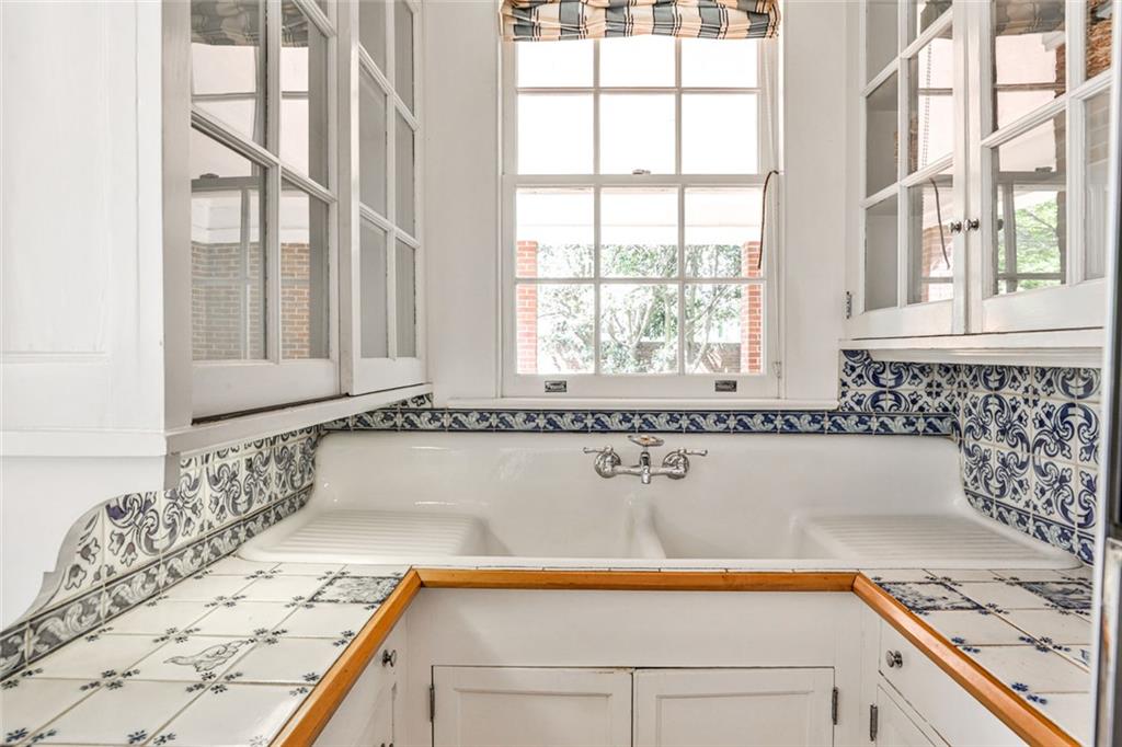 2121 Ponce de Leon Avenue NE