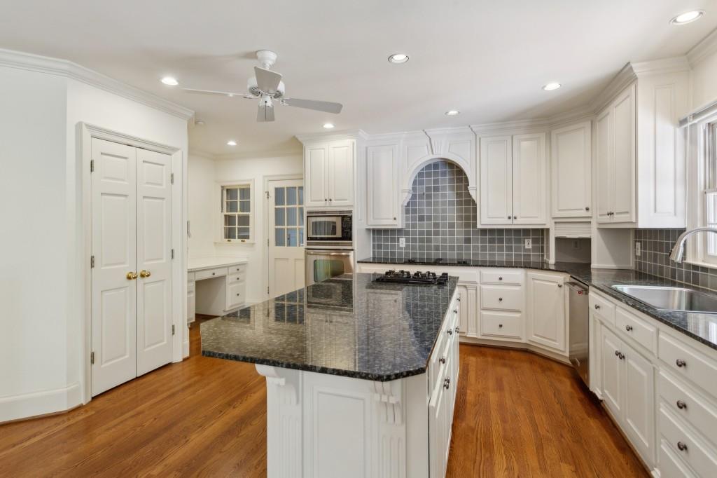 3672 Haddon Hall Road