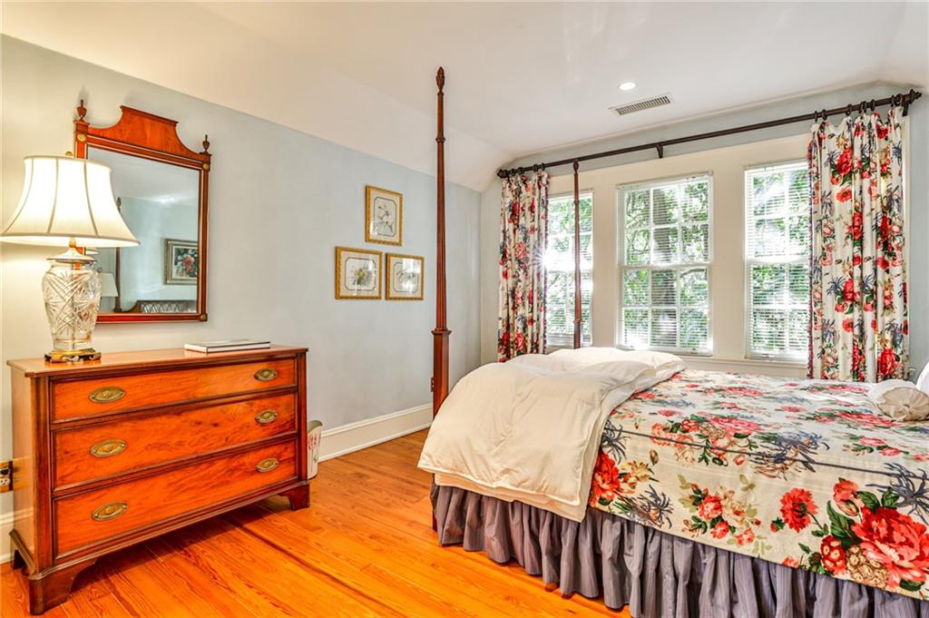 15 Cherokee Road NW