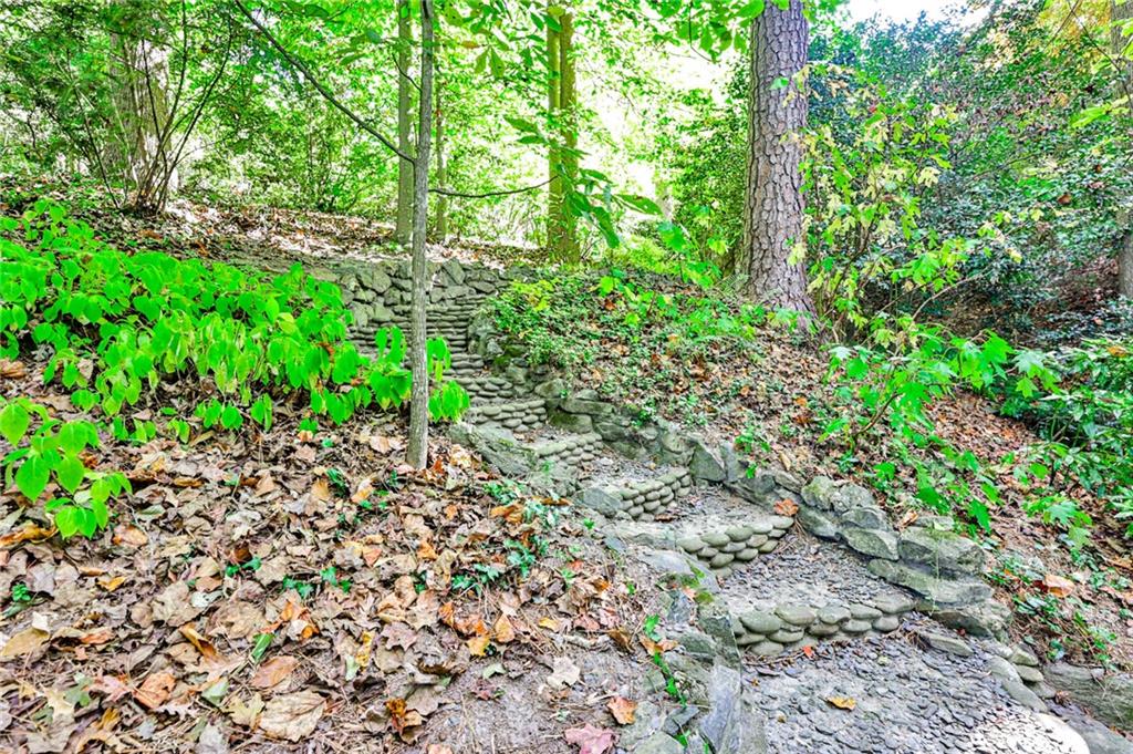 15 Cherokee Road NW