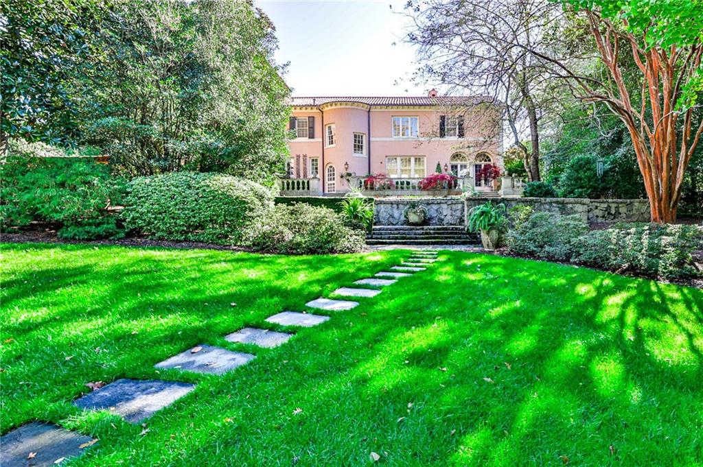 15 Cherokee Road NW