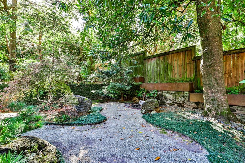 15 Cherokee Road NW