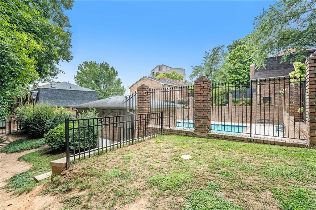70 Old Ivy Road NE Unit 29