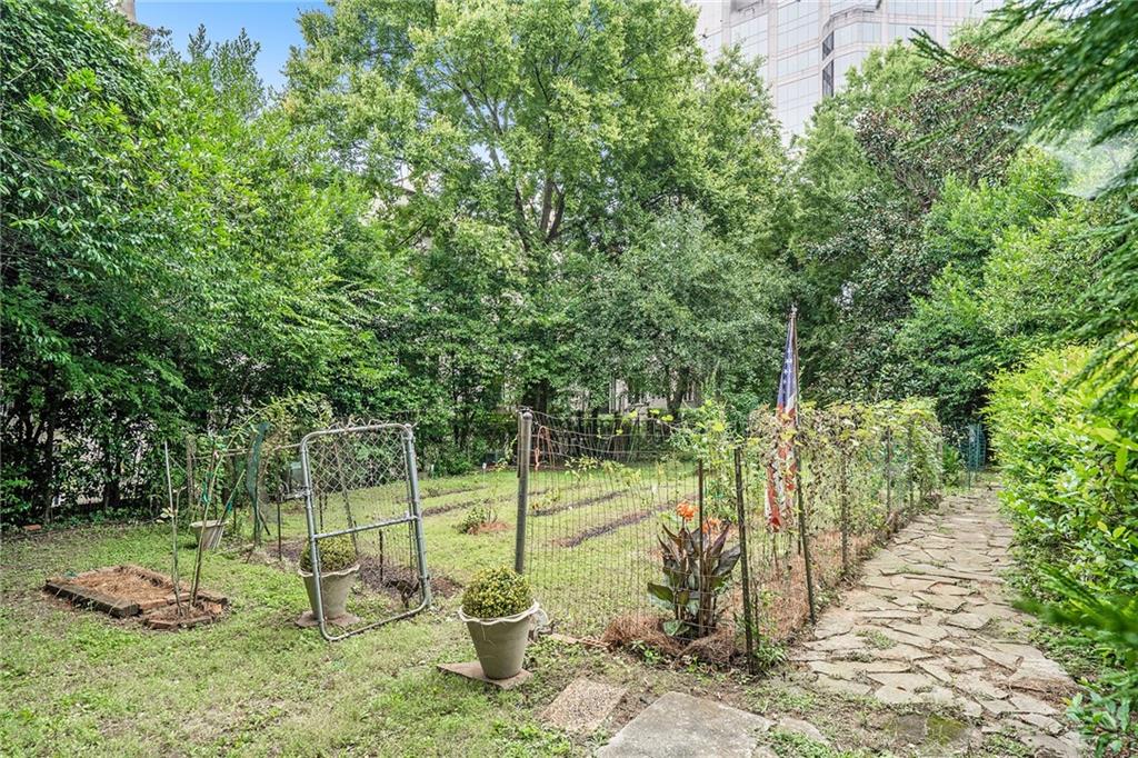 70 Old Ivy Road NE Unit 29