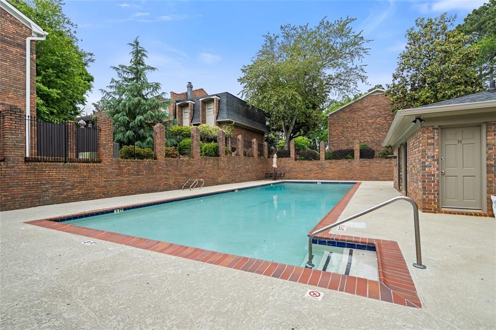 70 Old Ivy Road NE Unit 29