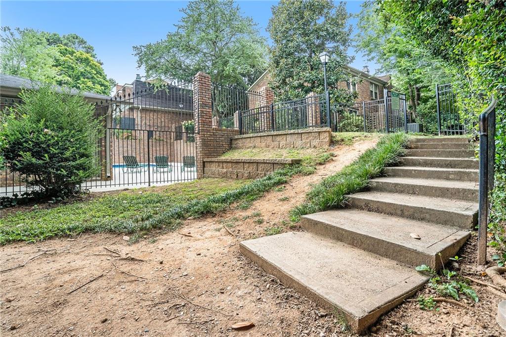 70 Old Ivy Road NE Unit 29