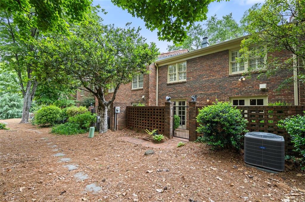 70 Old Ivy Road NE Unit 29