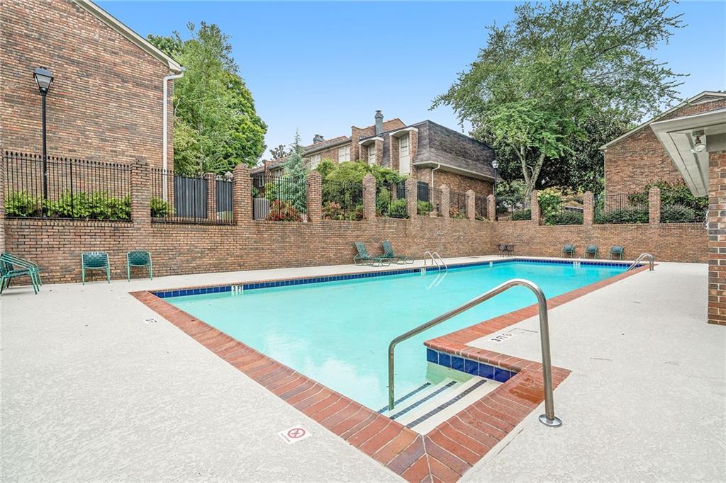 70 Old Ivy Road NE Unit 29
