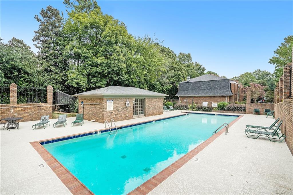70 Old Ivy Road NE Unit 29