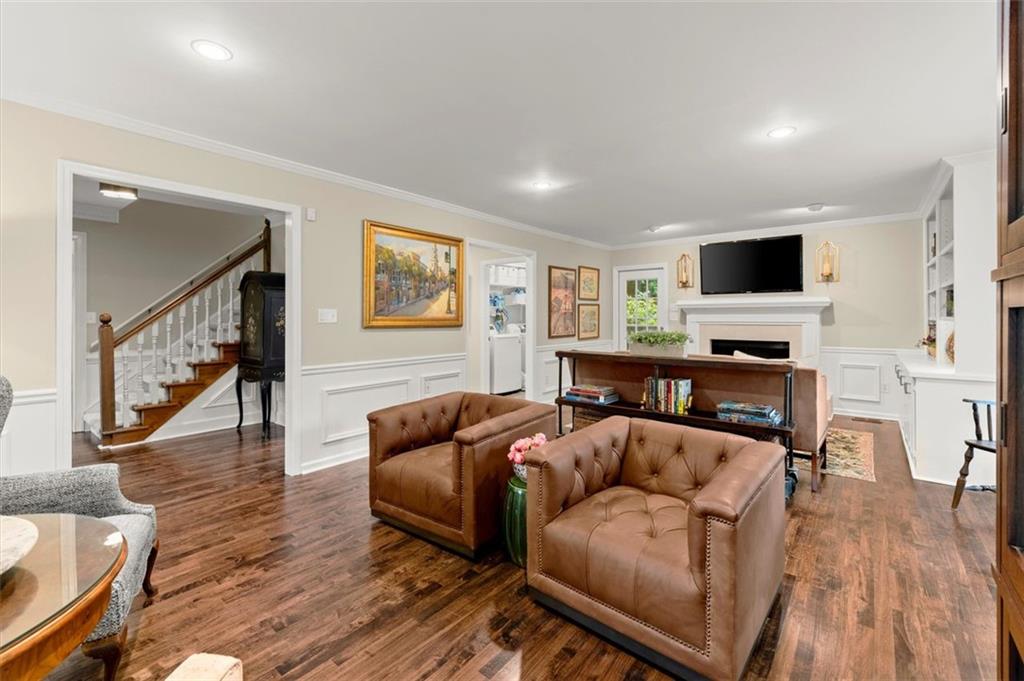 1582 E BANK Drive