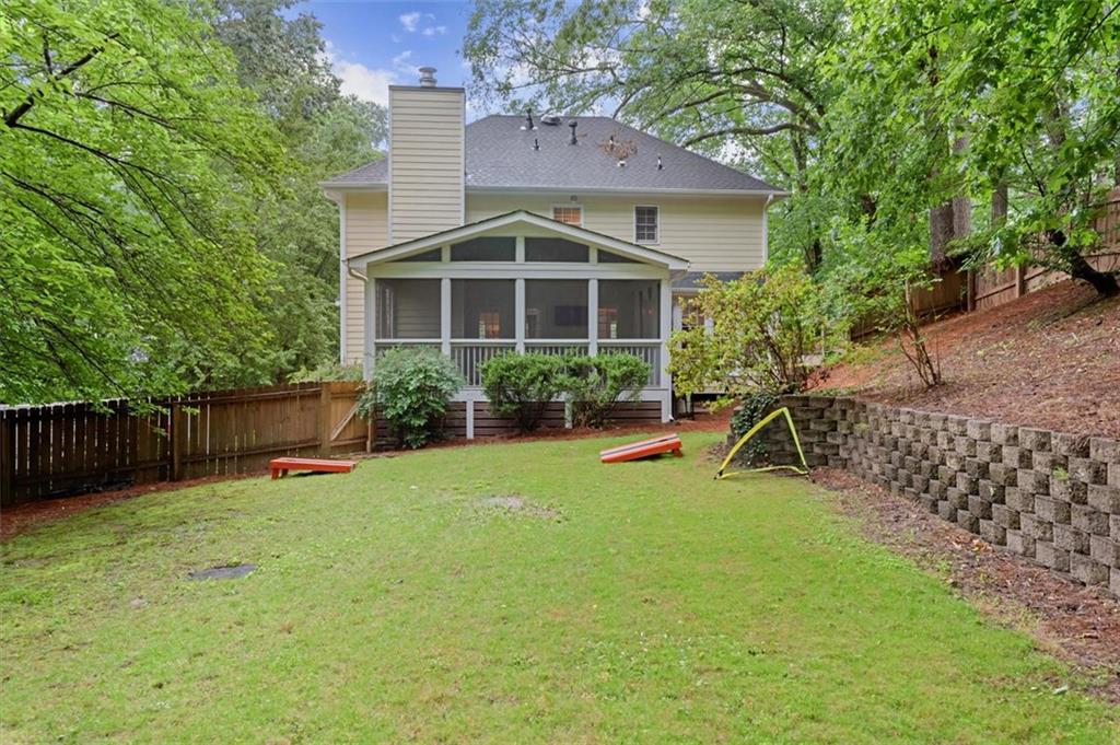 1582 E BANK Drive