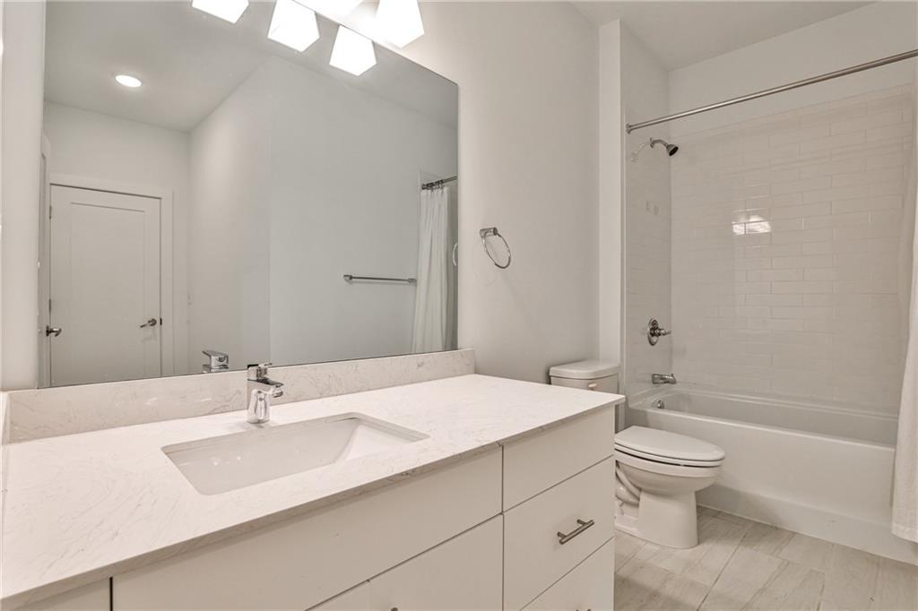 525 Parkway Drive Unit 218