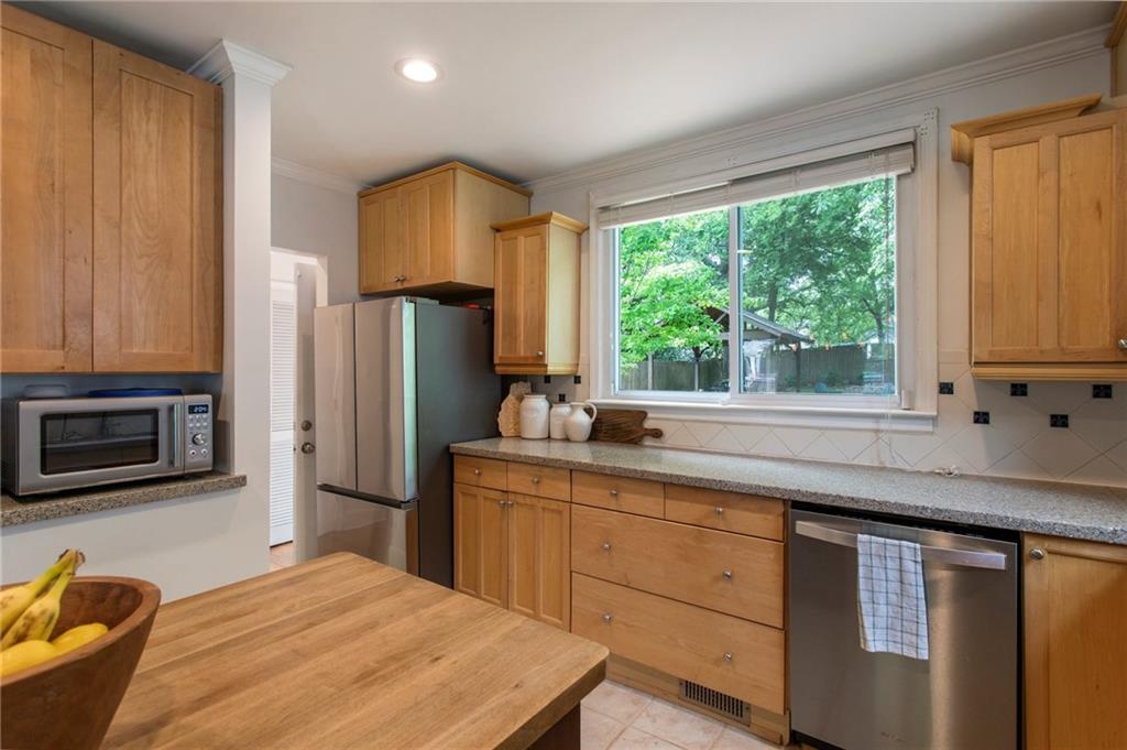 206 Flora Avenue NE