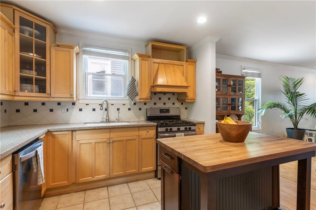 206 Flora Avenue NE