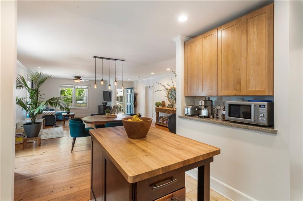 206 Flora Avenue NE