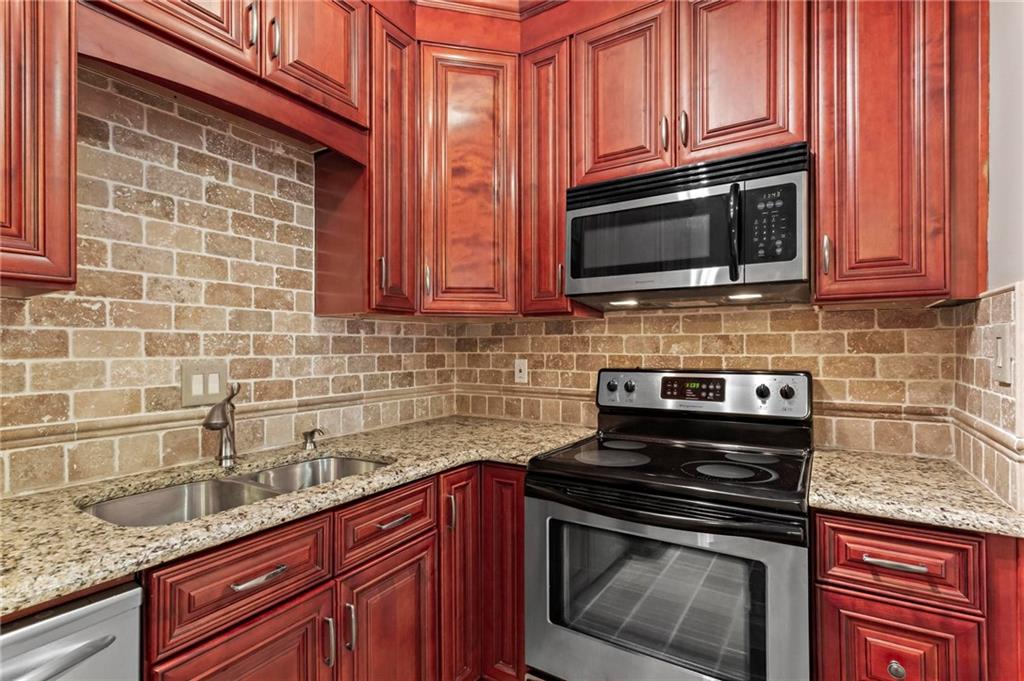 1421 Peachtree Street NE Unit 211