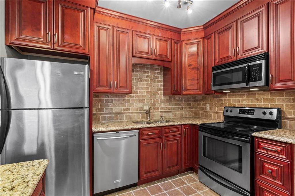 1421 Peachtree Street NE Unit 211