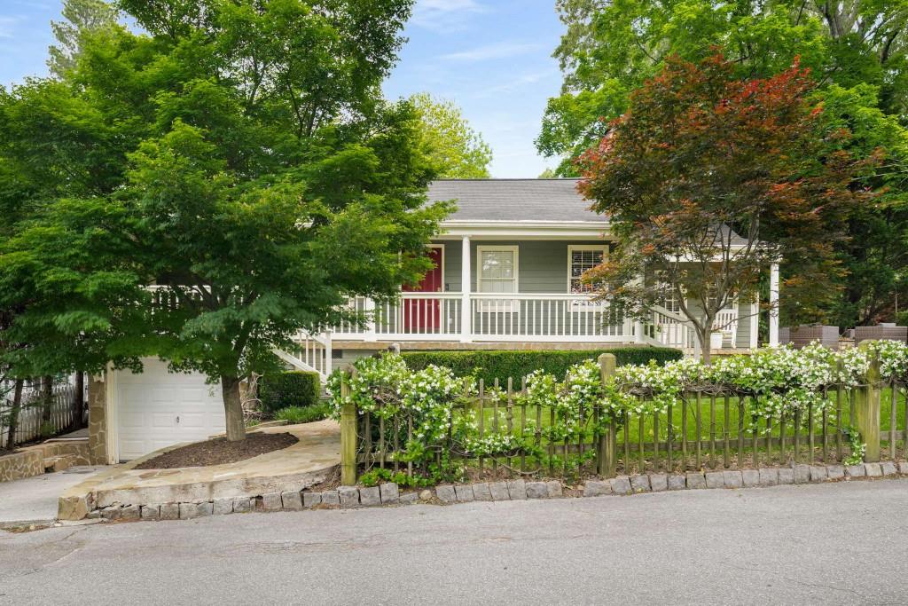 132 East Drive NE